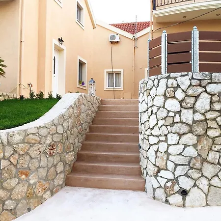 Helianthus Apartment